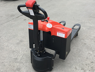 蓄電池儲(chǔ)電和液壓油黏稠度對(duì)電動(dòng)叉車(chē)?yán)m(xù)航的影響